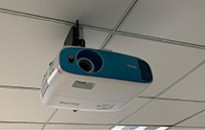 Bộ máy chiếu 4K và thiết bị trình chiếu không dây