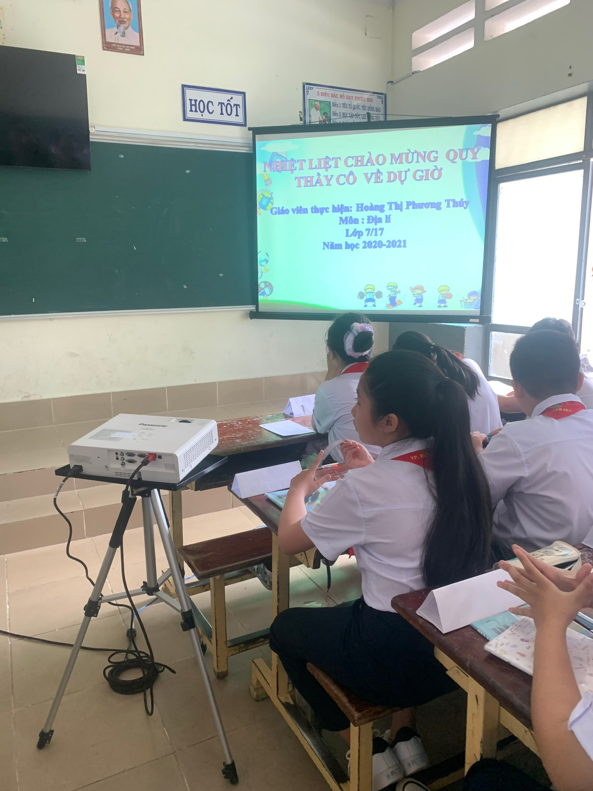 Cho thuê máy chiếu giá rẻ ở Tân Hòa Biên Hòa