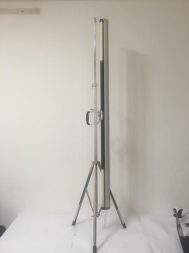 MÀN CHIẾU 3 CHÂN UCHIDA 60x60