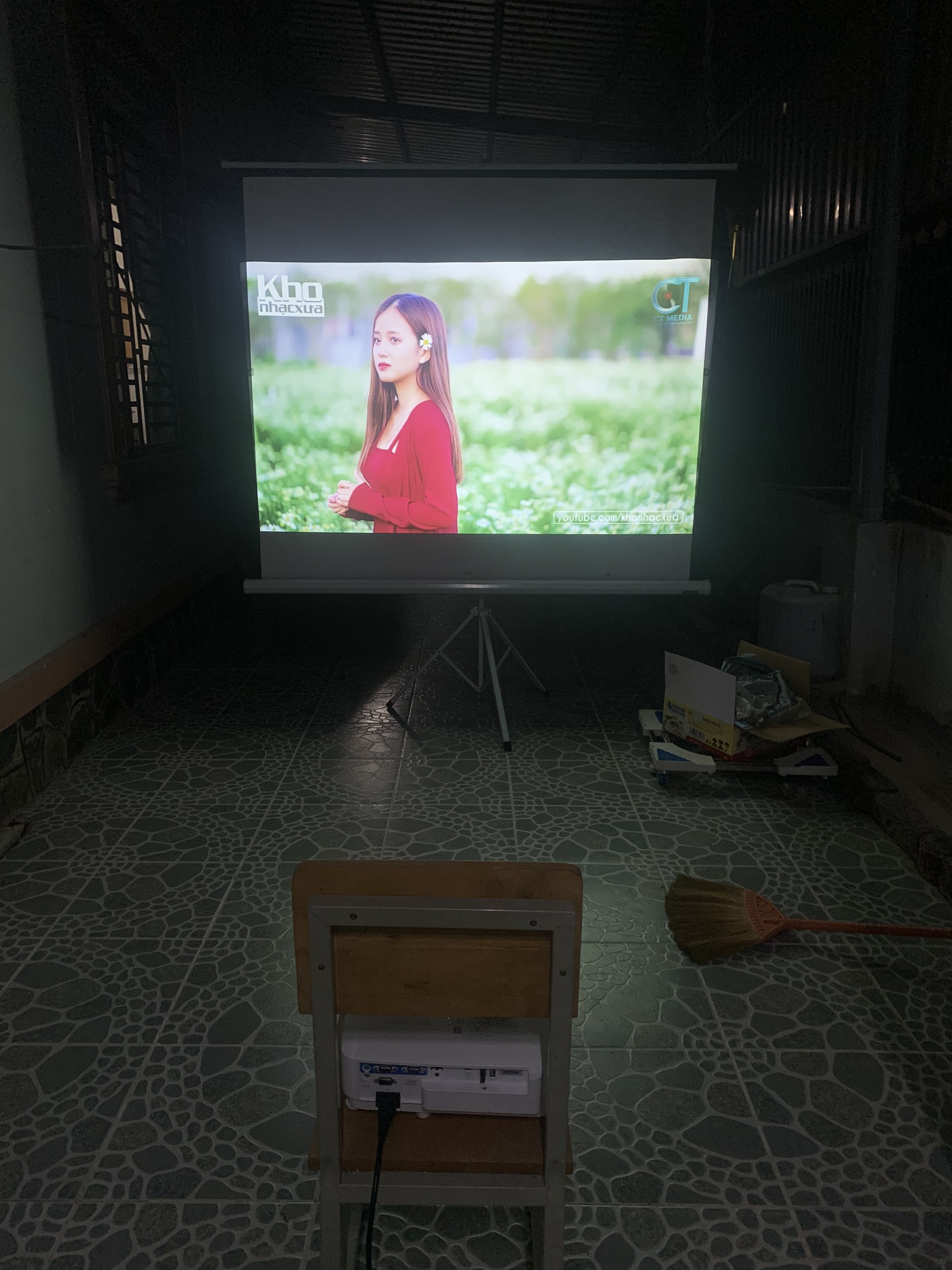 Cho thuê máy chiếu giá rẻ ở Tân Mai Biên Hòa