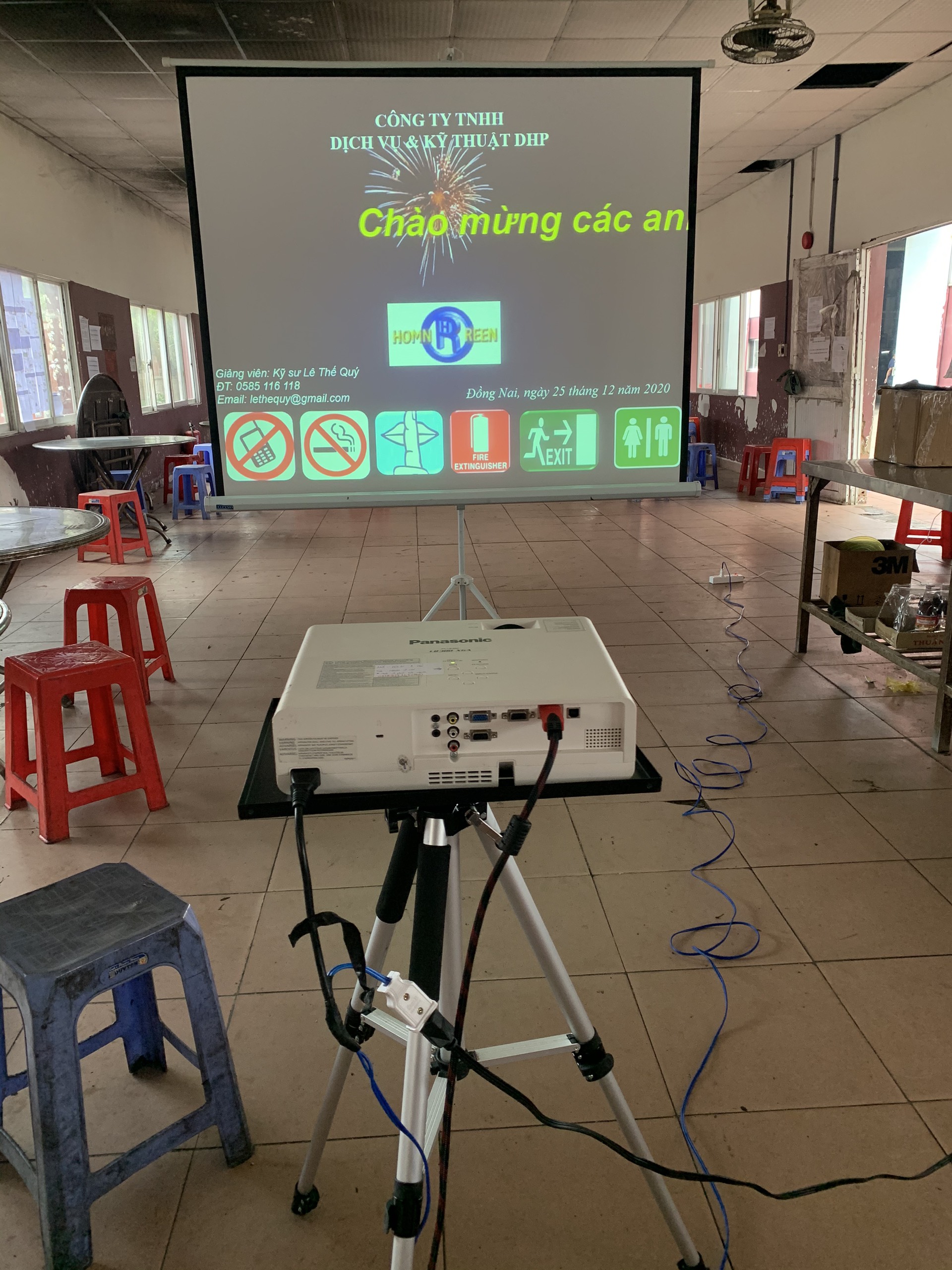 Cho thuê máy chiếu giá rẻ ở Thống Nhất Biên Hòa