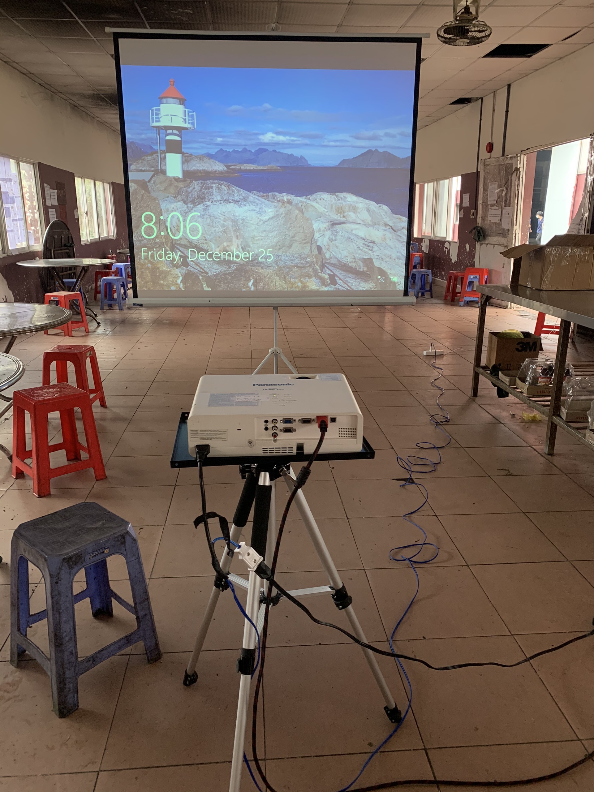 Cho thuê máy chiếu giá rẻ ở Trung Dũng Biên Hòa